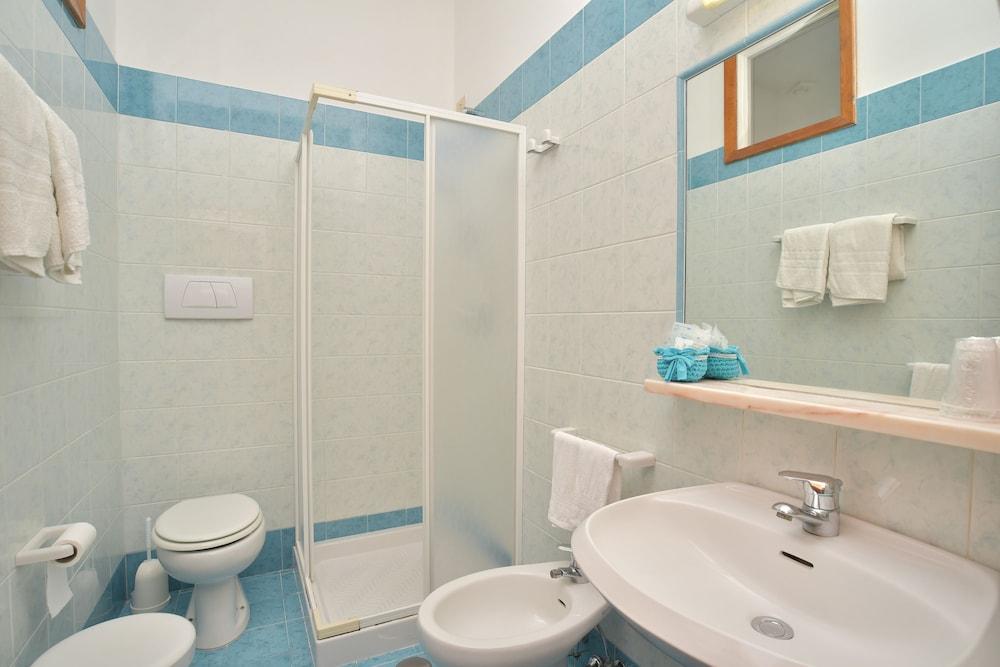Maronti Hotel 3*