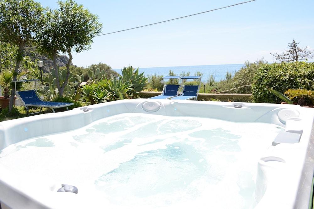 Maronti Hotel