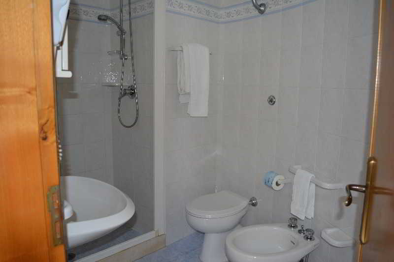 Maronti Hotel 3*