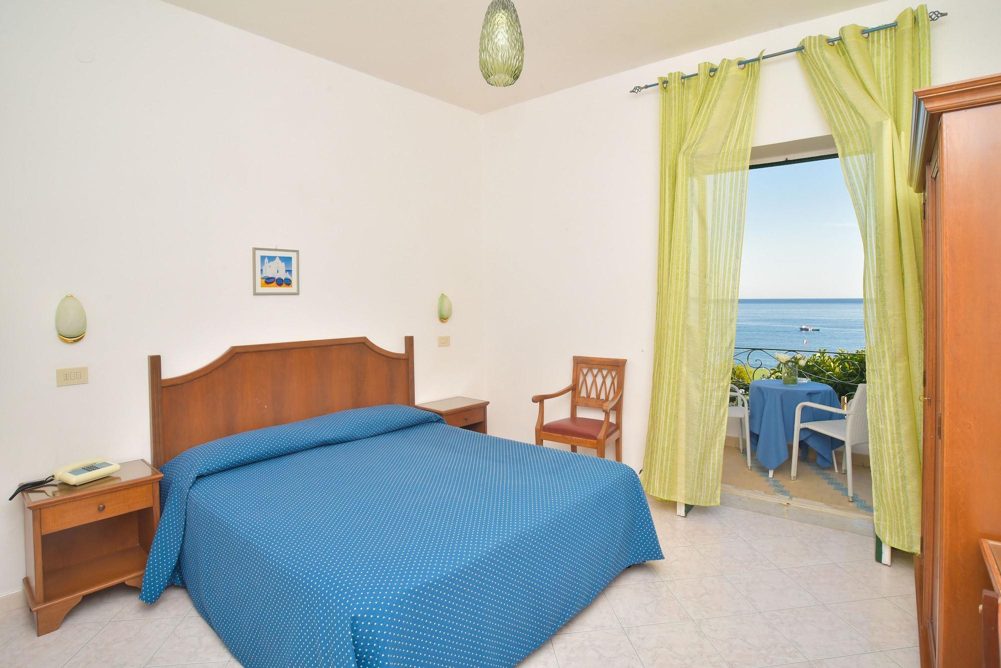 Maronti Hotel