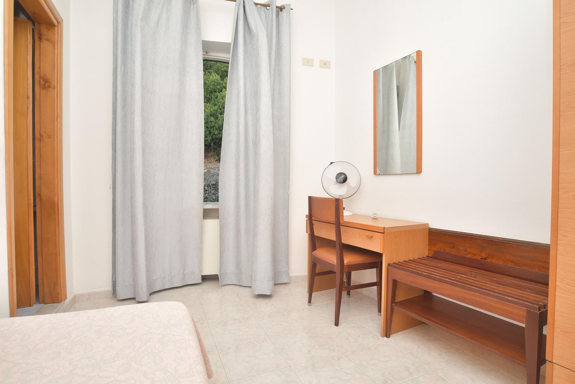 Maronti Hotel 3*