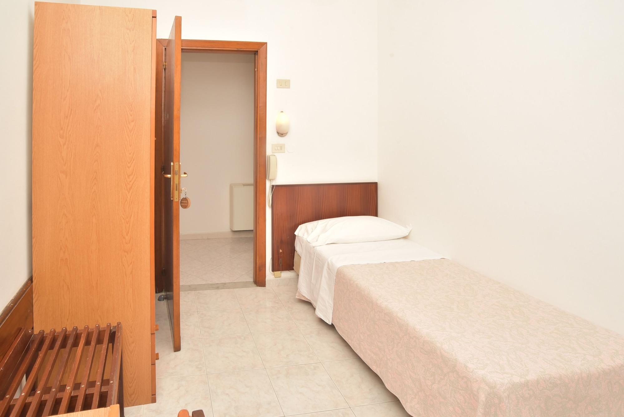 Hotel Maronti 3*
