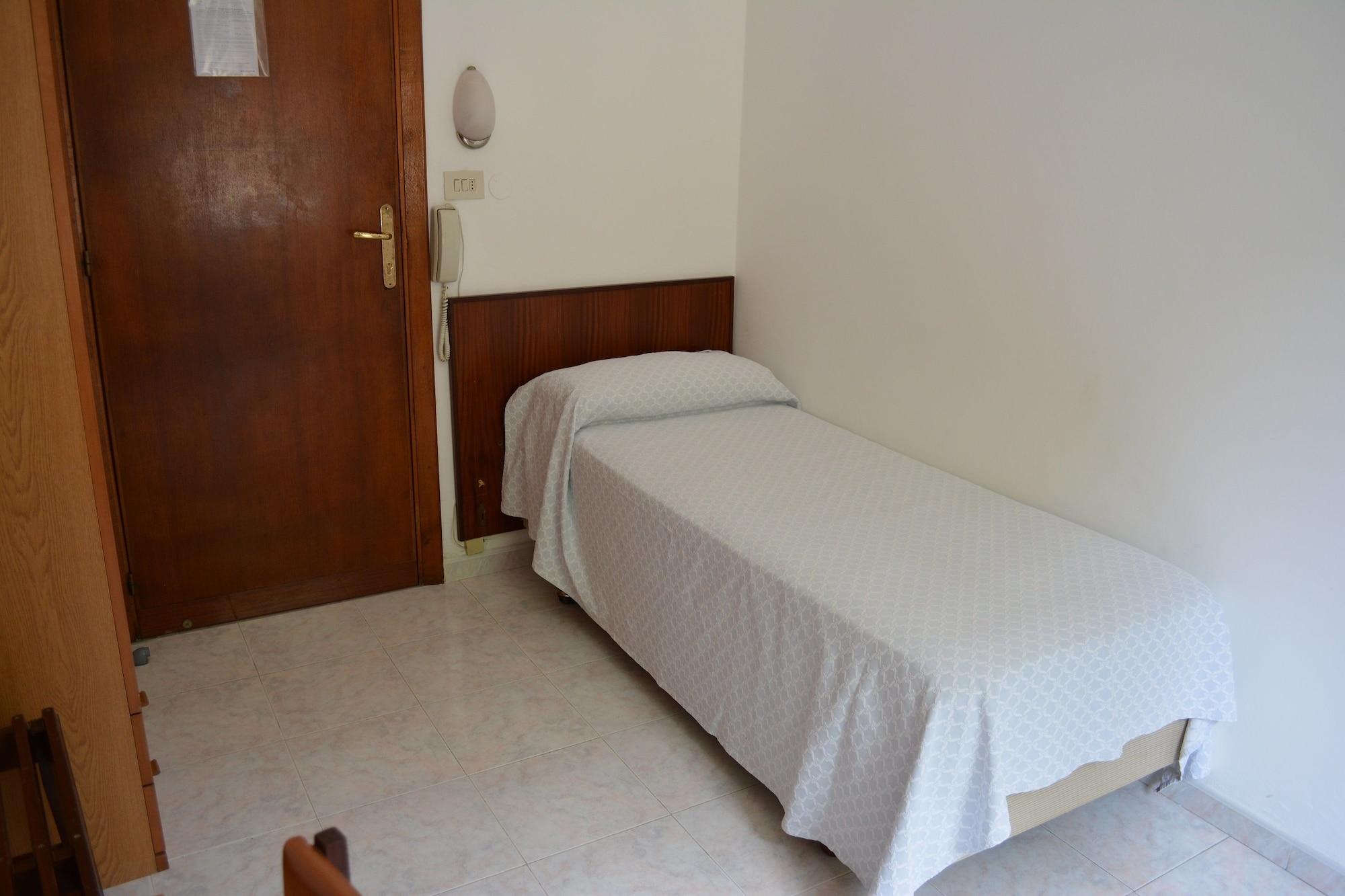 Maronti Hotel