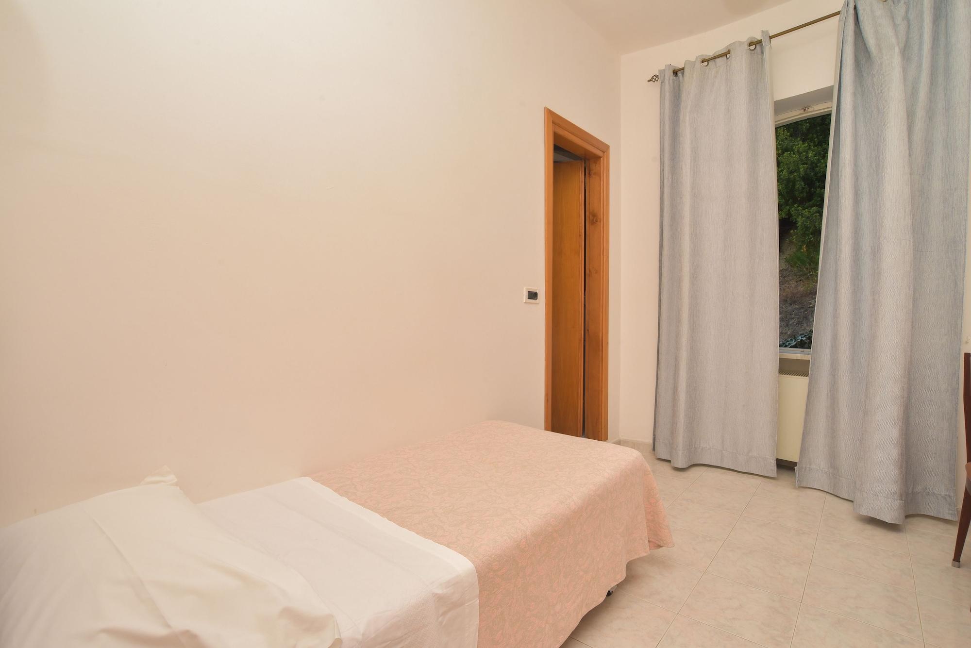 Maronti Hotel 3*