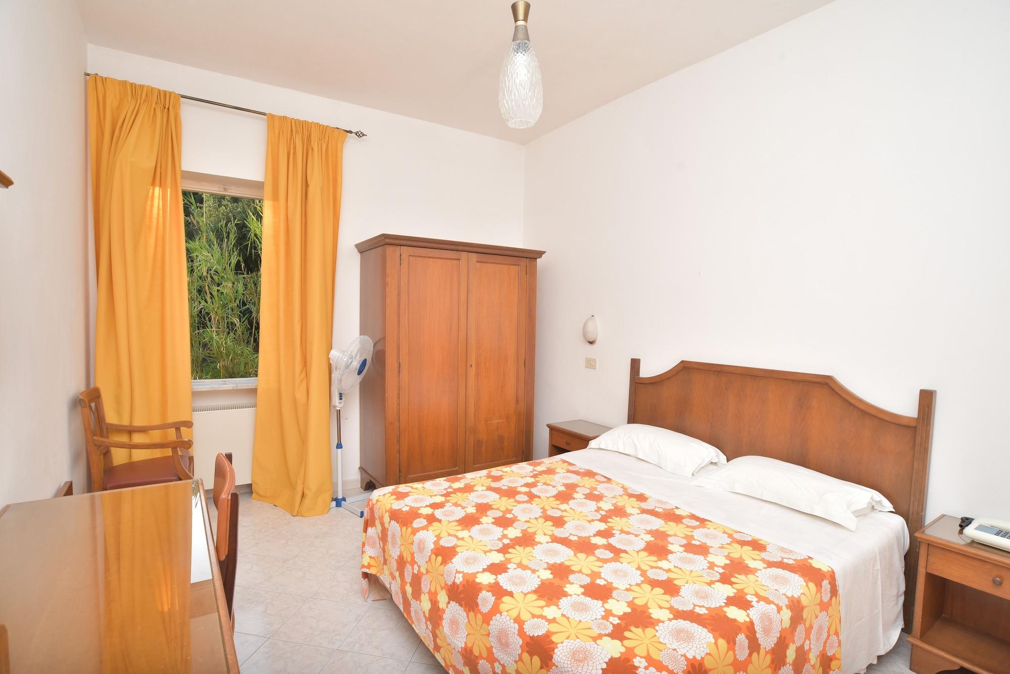Maronti Hotel