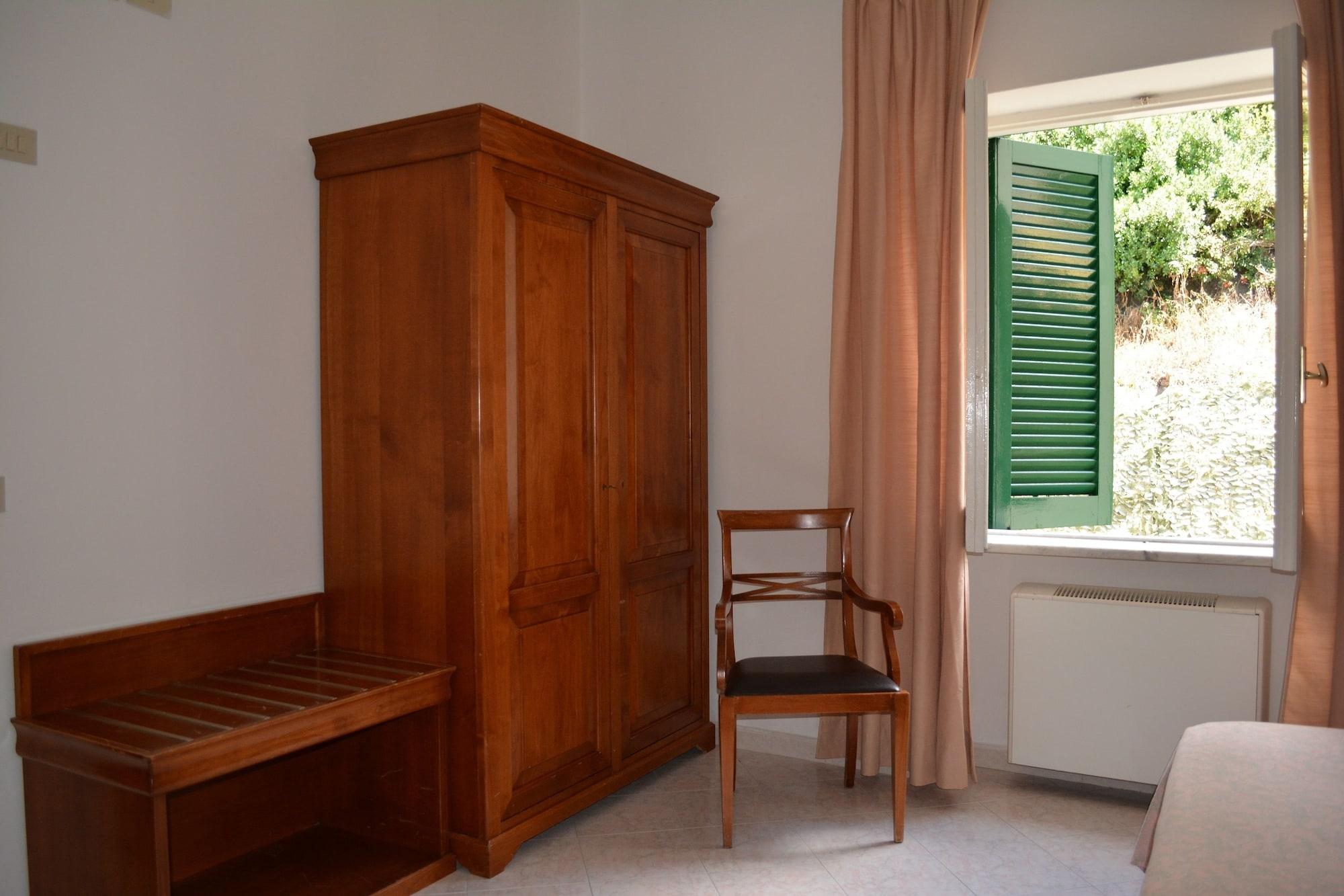 Maronti Hotel