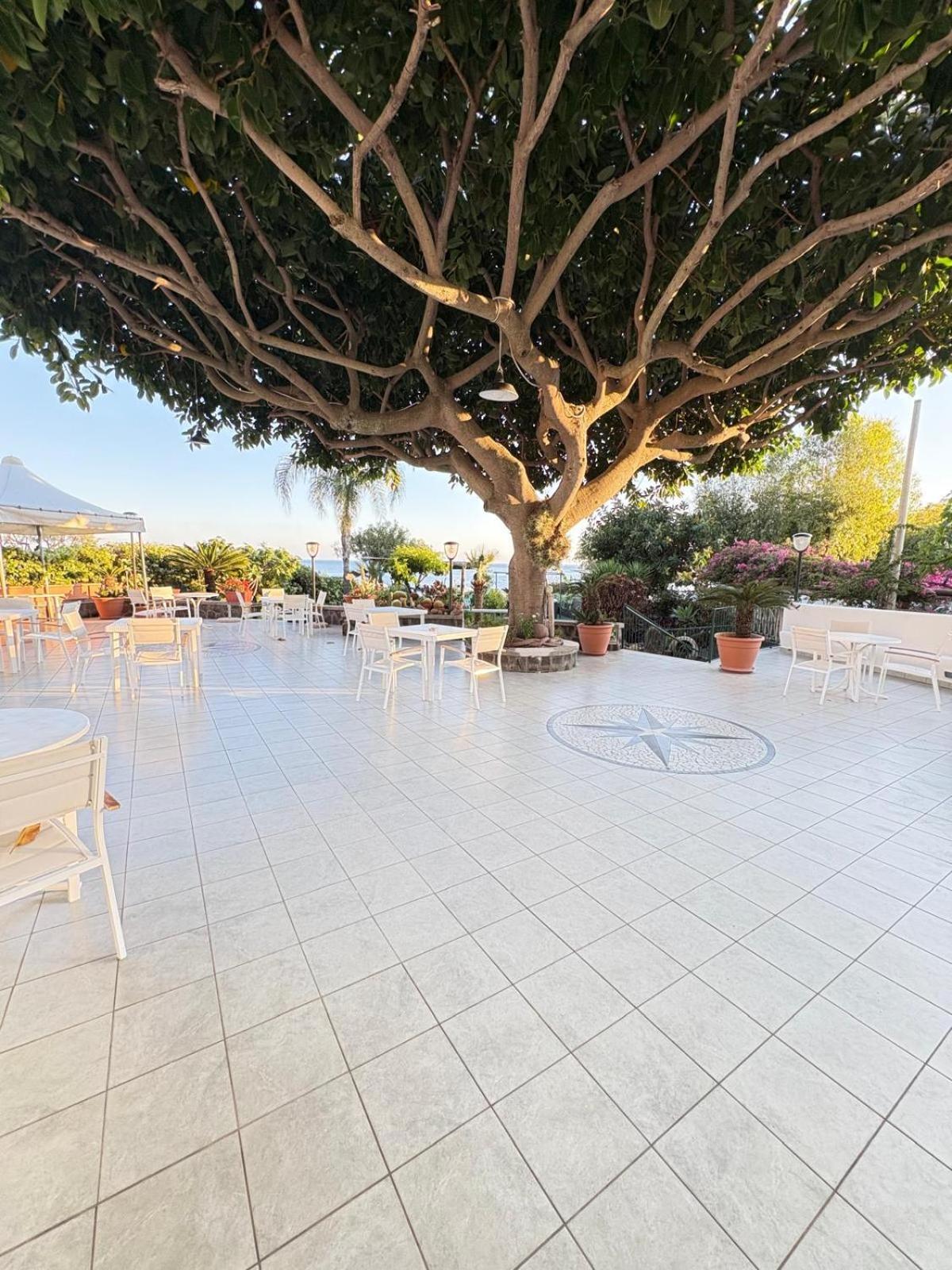 Hotel Maronti