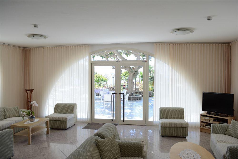 Maronti Hotel